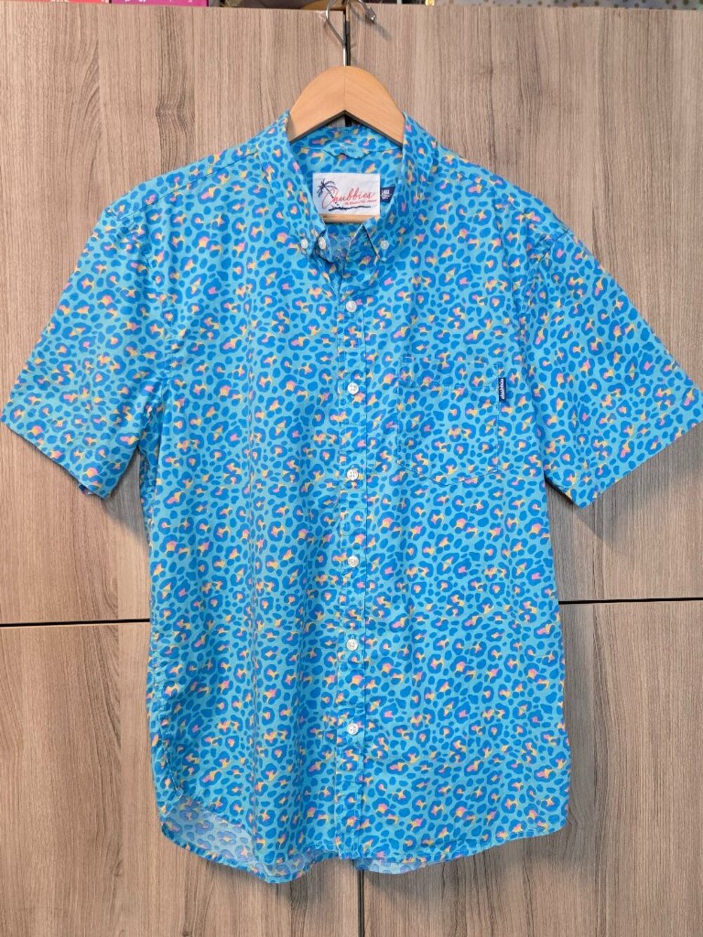 Chubbies Bright Teal Leopard Print Button Down Shirt Mens Performance Stretch L